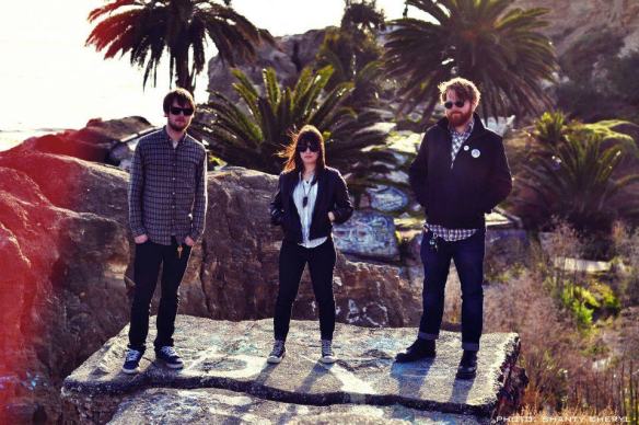 423498_381353658560052_261163857_n