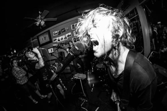 380184_337231619664293_1092981107_n