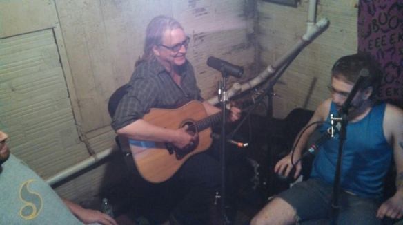 1372820_10201512210841278_784532358_n