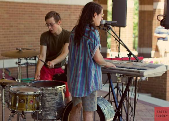 1377112_718085474887700_1857053552_n