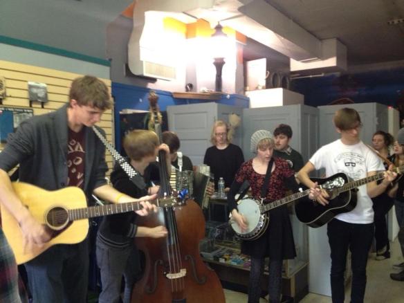 525202_10202976880963421_890491178_n