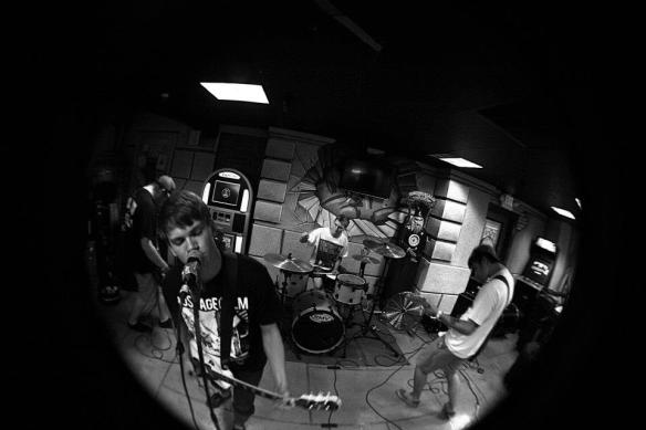 18915_380996928652566_129759367_n