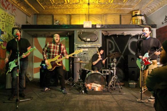 1149_552523288110577_1383174427_n